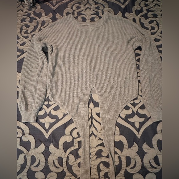 HOLLISTER knitted cropped sweater with back tie knot - Picture 2 of 4